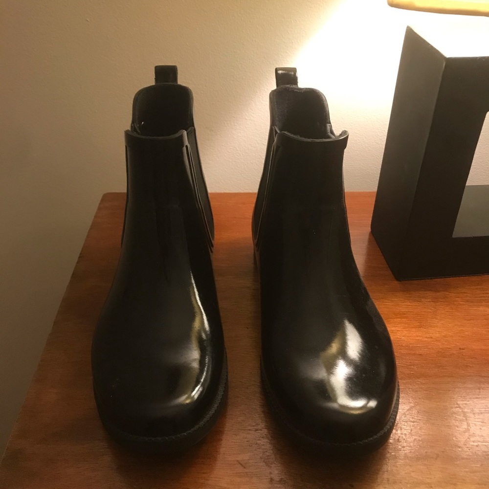 Black rubber Michael Kors rain chelsea boots
